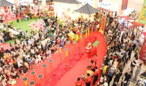 Red in Harmony: Mall @ Alam Sutera Hadirkan Semarak Imlek 2026 dengan Ragam Acara Budaya dan Hiburan. Sumber : viralsumsel.com Red in Harmony: Mall @ Alam Sutera Hadirkan Semarak Imlek 2026 dengan Ragam Acara Budaya dan Hiburan. Sumber : viralsumsel.com