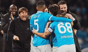 Napoli-vs-Fiorentina-SerieA-Liga-Italia Napoli Tekuk Fiorentina 2-1, Amankan Posisi Papan Atas Serie A