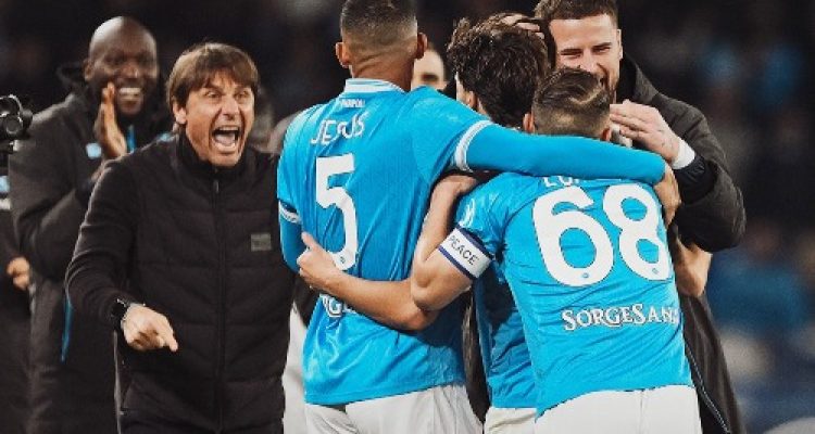 Napoli Tekuk Fiorentina 2-1, Amankan Posisi Papan Atas Serie A