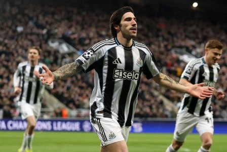Newcastle United Menang Dramatis 3-2 atas Qarabag di Playoff Liga Champions