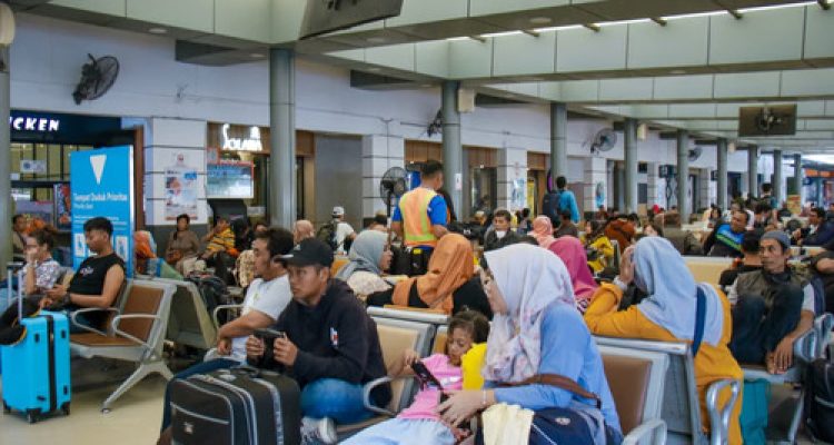 Pemesanan Tiket Lebaran Terus Meningkat, 178.897 Tiket KA Reguler Keberangkatan Daop 1 Jakarta Telah Terjual. Foto : viralsumsel.com