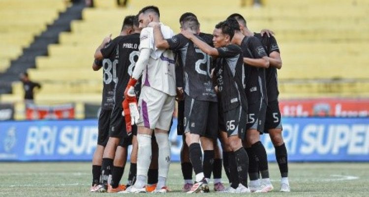 Carlos Pena Targetkan Tiga Poin, Persita Siap Bangkit Lawan PSBS Biak