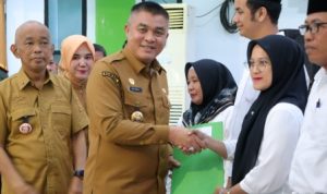 Ratusan RT/RW Seberang Ulu II Teken Pakta Integritas, Sekda Palembang Tegaskan Peran Strategis
