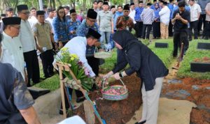 Haru di TPU Kebun Bunga, Pemkot Palembang Antar Moch Ichsanul Akmal ke Peristirahatan Terakhir
