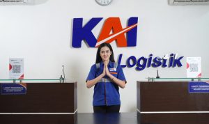 Rayakan Momen Hari Valentine, KAI Logistik Bagikan Cokelat Untuk Pelanggan. Foto: viralsumsel.com