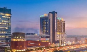 Seremoni tutup atap Metland Smara Hotel Bekasi. Foto: viralsumsel.com