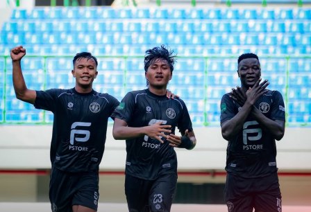 Gol Ndouasel Bungkam Sriwijaya FC di Patriot Chandra Bhaga
