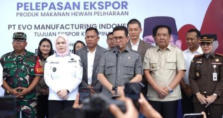 Mendag RI dan Wagub Sumsel Lepas Ekspor Perdana Pakan Hewan ke Filipina dari Banyuasin