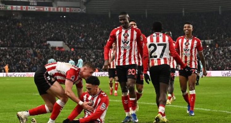 Sunderland Hancurkan Burnley 3-0, Naik ke Papan Tengah Premier League