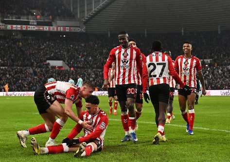 Sunderland Hancurkan Burnley 3-0, Naik ke Papan Tengah Premier League