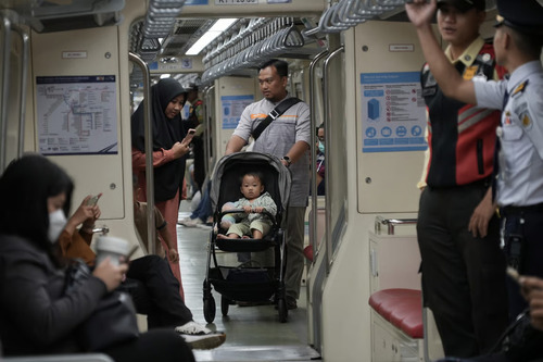Tarif Maksimal 10.000, Siap Layani Pengguna LRT Jabodebek Saat Long Weekend Imlek. Foto: viralsumsel.com