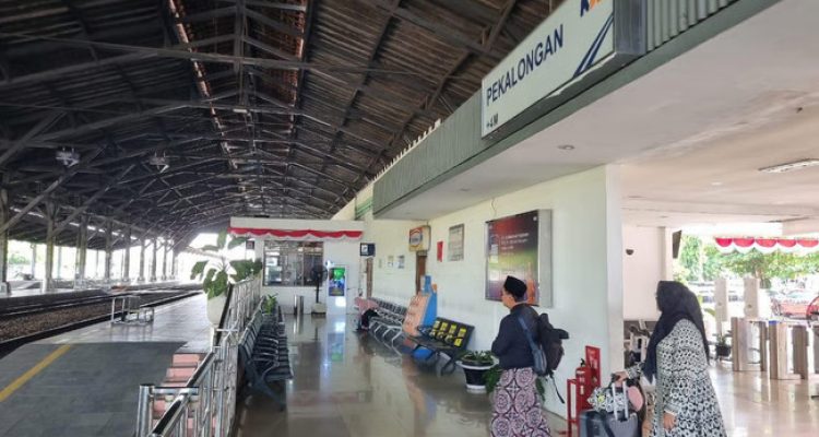 Volume Penumpang Stasiun Pekalongan pada 2025 Meningkat. Foto : viralsumsel.com