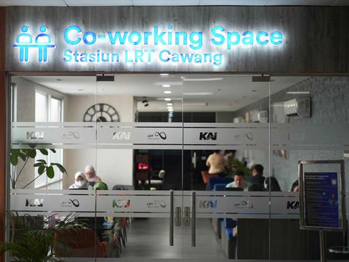 Waktu Transit Lebih Produktif, Manfaatkan Fasilitas Co-Working Space di Stasiun Cawang. Foto: viralsumsel.com