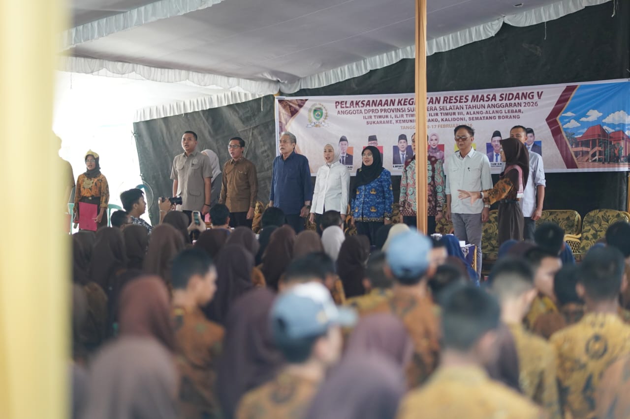 DPRD Sumsel gelar reses di SMKN 2 dan SMA Negeri 15 Palembang. Sekolah minta alat praktik modern, siswa soroti peluang kerja. Aspirasi akan dibahas di rapat paripurna dan diteruskan ke pemerintah terkait.
