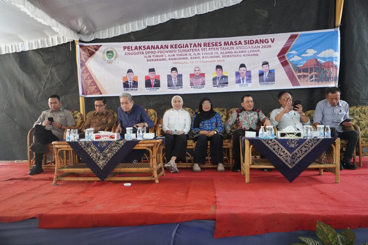 DPRD Sumsel gelar reses di SMKN 2 dan SMA Negeri 15 Palembang. Sekolah minta alat praktik modern, siswa soroti peluang kerja. Aspirasi akan dibahas di rapat paripurna dan diteruskan ke pemerintah terkait.