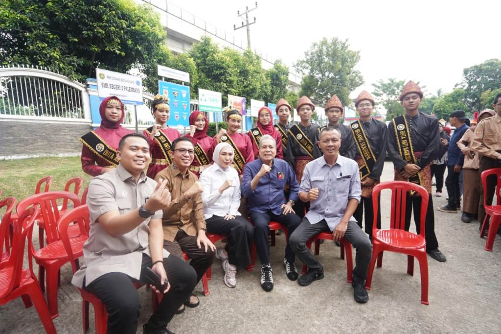 DPRD Sumsel gelar reses di SMKN 2 dan SMA Negeri 15 Palembang. Sekolah minta alat praktik modern, siswa soroti peluang kerja. Aspirasi akan dibahas di rapat paripurna dan diteruskan ke pemerintah terkait.