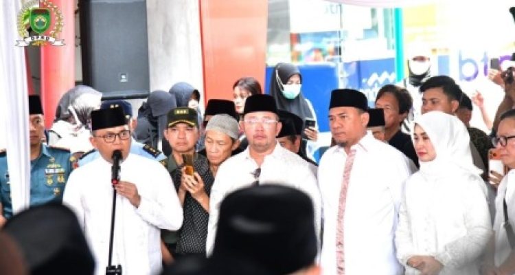 Ketua DPRD Sumsel Hadiri Pelepasan Jenazah Alex Noerdin, Ribuan Warga Iringi dengan Doa