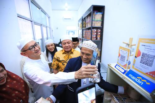 Gubernur Herman Deru Soft Launching Pusat Oleh-Oleh dan Kawasan Wisata Religi Kampung Wakaf Marogan