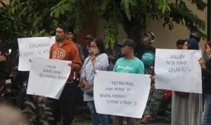 Tegaskan Kepemilikan Aset di Jalan Mawar, KAI Daop 9 Jember Imbau Warga Segera Lakukan Perikatan Kontrak. Foto: viralsumsel.com