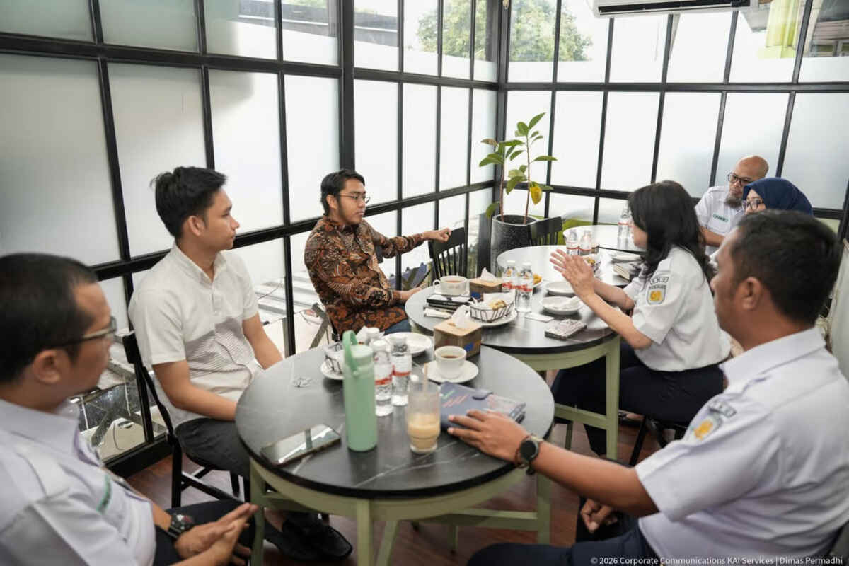 Anggota DPR RI Komisi VI Kunjungi Loko Cafe Gambir, Perkuat Silaturahmi dan Sinergi Awal Bersama KAI Services. Foto: viralsumsel.com