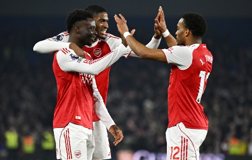 Arsenal Menang Tipis atas Brighton, Gol Bukayo Saka Kokohkan The Gunners di Puncak Klasemen