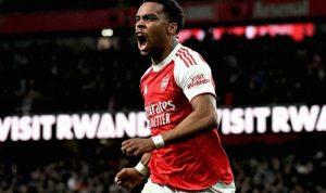 Arsenal Menang Dramatis 2-1 atas Chelsea, Kokoh di Puncak Premier League