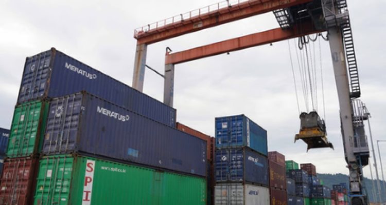 Arus Logistik Jelang Lebaran Meningkat, Pelindo Antisipasi Kepadatan di Pelabuhan. Foto: viralsumsel.com
