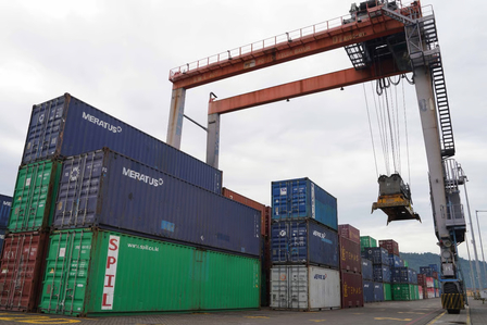 Arus Logistik Jelang Lebaran Meningkat, Pelindo Antisipasi Kepadatan di Pelabuhan. Foto: viralsumsel.com