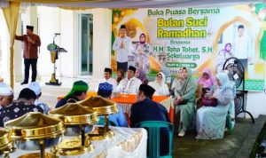 Toha Tohet Gelar Buka Puasa Bersama Warga di Desa Kelahiran