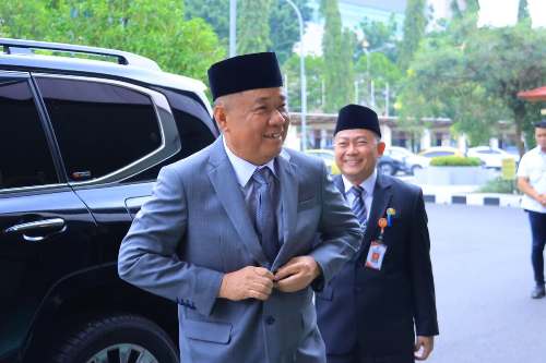 Jawaban Gubernur atas Pandangan Fraksi, Wagub Cik Ujang Tegaskan Penguatan BUMD Dukung PSN Tanjung Carat