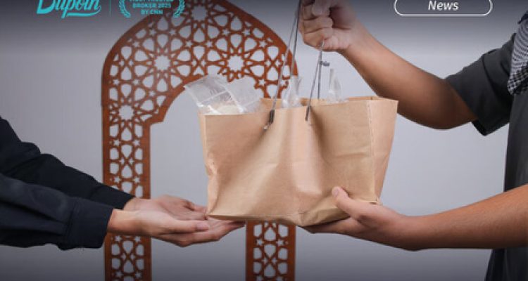 Dupoin Futures Gelar Kegiatan “Level Up Ramadan”, Bagikan Takjil di Kawasan Stasiun Sudirman. Foto : viralsumsel.com