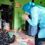 Feby Deru Bagikan Sembako kepada Warga Talang Kepuh, Peringati HUT ke-54 HKG PKK