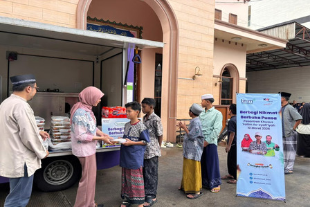 Hangatkan Suasana Ramadan, KAI Logistik Berbagi Ratusan Paket Berbuka Puasa. Foto : viralsumsel.com