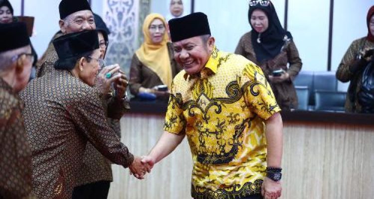 Gubernur Herman Deru Kukuhkan Kepengurusan LLI Sumsel, Dorong Peran Aktif Lansia dalam Pembangunan