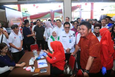 Herman Deru Tinjau Donor Darah PSMTI Sumsel, Dorong Transparansi dan Partisipasi Publik