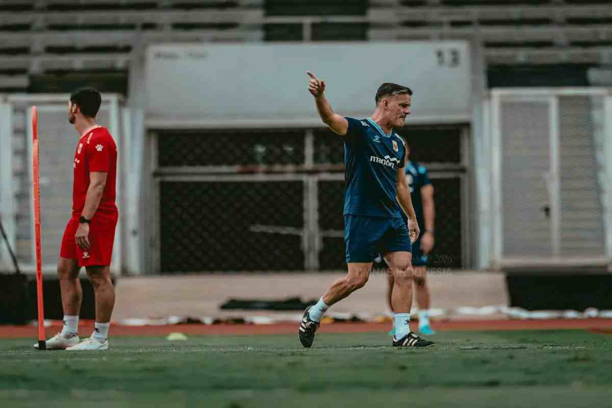 Herdman Terpukau Atmosfer GBK, Sebut Dukungan Suporter Indonesia Seperti “Gunung Berapi”
