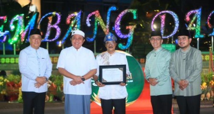 Gubernur Herman Deru Resmikan Tugu Air Mancur Berbentuk Bunga Cempako Telok, Revitalisasi Didukung Bantuan Rp10 Miliar