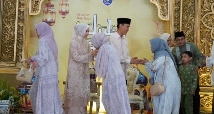 Hangatnya Lebaran di OKI, Bupati Muchendi Sambut Warga di Pendopo