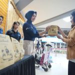 KAI Daop 2 Bandung Berikan Takjil Gratis untuk Penumpang KA Jarak Jauh Selama Masa Angkutan Lebaran 2026. Foto : viralsumsel.com