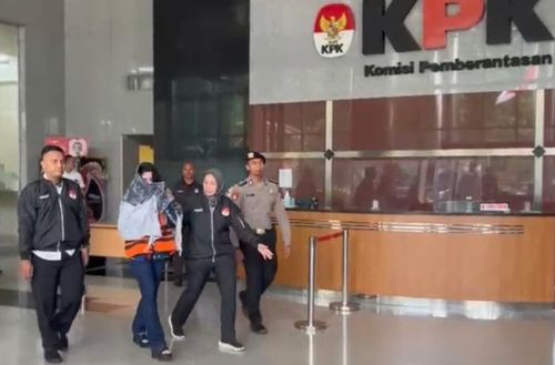 Bupati Pekalongan Fadia Arafiq Resmi Berompi Oranye KPK, Bantah Terlibat OTT dan Klaim Tak Ada Uang Disita