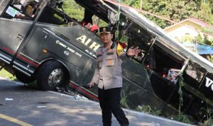 Kapolres Lahat Novi Edyanto Kendalikan Langsung Evakuasi Kecelakaan Bus Al-Hijrah di Gumai Talang