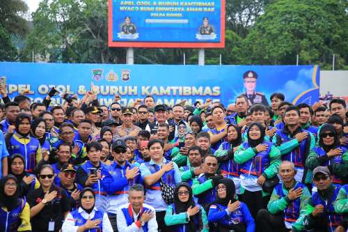 Kapolri dan Gubernur Herman Deru Pimpin Apel Kamtibmas Ojol dan Buruh di Palembang