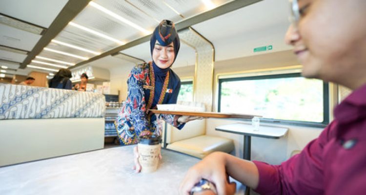 Kuliner Kereta Siapkan Menu Takjil untuk Penumpang Kereta Api. Foto : viralsumsel.com