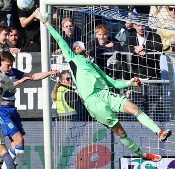 Maarten Paes Catat Clean Sheet Perdana Bersama Ajax, Tahan Imbang PEC Zwolle di Eredivisie