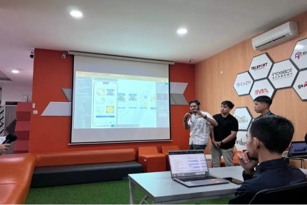 Mini Demo Day – AI Automation for SME di Telkom AI Center Makassar. Foto: viralsumsel.com