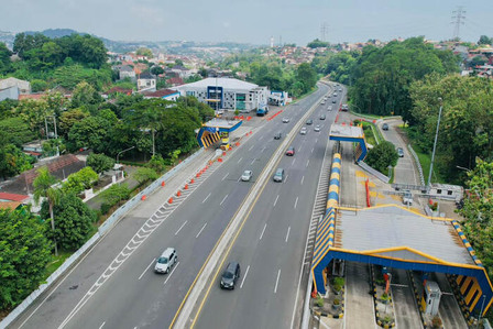 One Way Lokal di Tol Semarang Masih Berlaku, Lalu Lintas Lancar dan Terkendali. Foto : viralsumsel.com