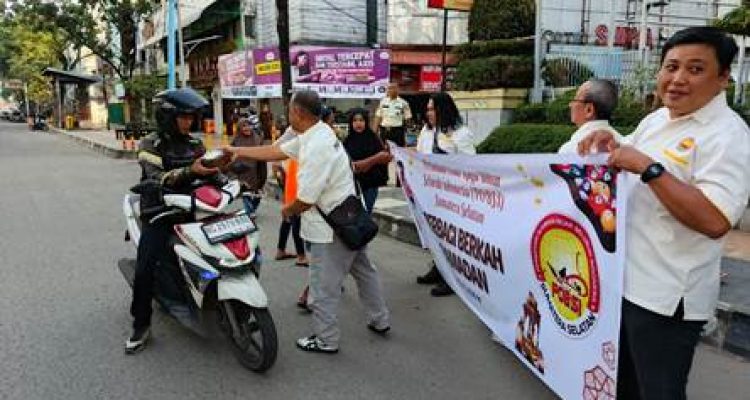Ramadan Penuh Kepedulian, POBSI Sumsel Turun ke Jalan Bagikan Takjil