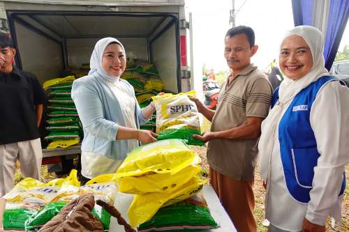 Lidyawati Cik Ujang Resmikan Pasar Murah Ramadhan di Bukit Lama Palembang