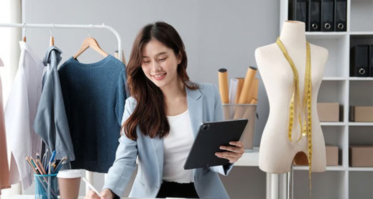 Peluang Bisnis Fashion dari Lulusan Desain Produk Busana. Foto: viralsumsel.com