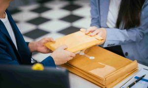 Pentingnya Tracking dan Komunikasi dalam Jasa Pengiriman Barang dan Dokumen ke Luar Negeri. Foto : viralsumsel.com